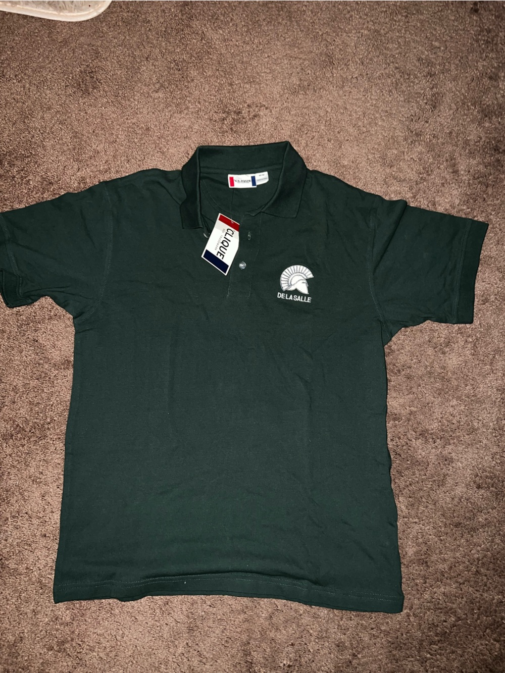 Men's Dark Green Polo Shirt green Clique polo shirt features an embroidered De L